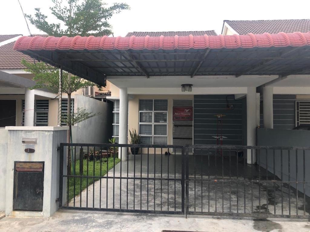 Miker Homestay Seri Iskandar Εξωτερικό φωτογραφία